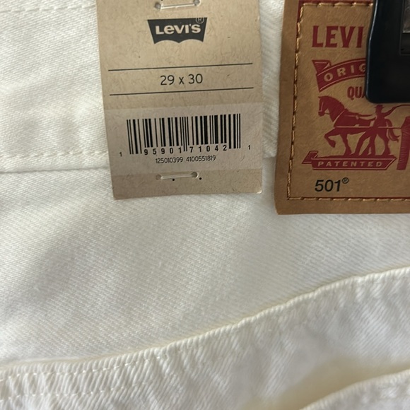 Levi’s Button-fly NWT High Rise Distressed Raw Bottom Hem White Cotton 29 - Picture 9 of 9